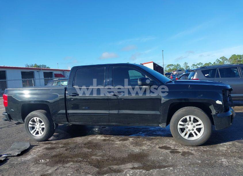 Photo 13 of 2018 Chevrolet Silverado 1500 1LT (VIN 3GCPCREC3JG218685)