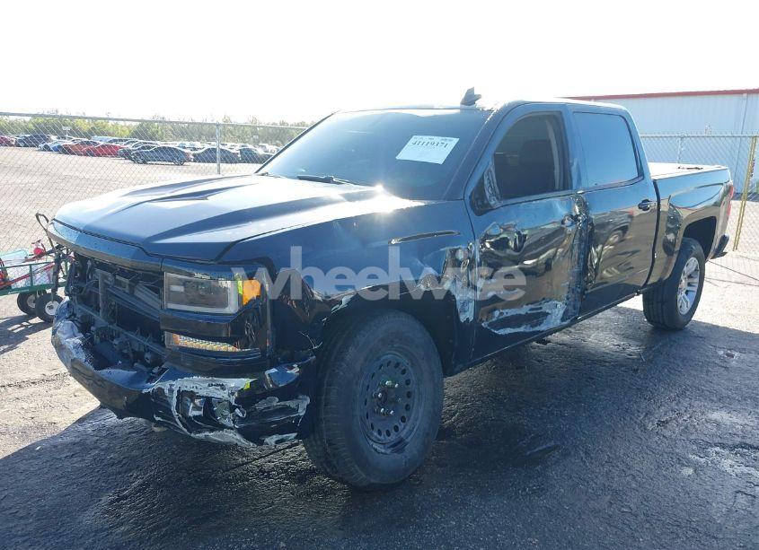Photo 2 of 2018 Chevrolet Silverado 1500 1LT (VIN 3GCPCREC3JG218685)