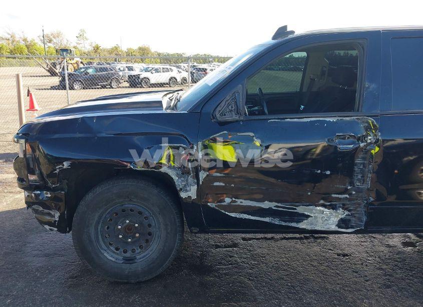 Photo 6 of 2018 Chevrolet Silverado 1500 1LT (VIN 3GCPCREC3JG218685)