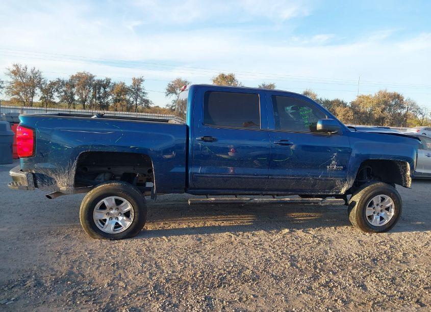 Photo 14 of 2018 Chevrolet Silverado 1500 1LT (VIN 3GCPCREC3JG375472)