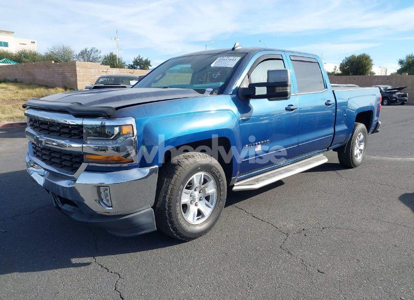 Photo 2 of 2018 Chevrolet Silverado 1500 1LT (VIN 3GCPCREC3JG414805)