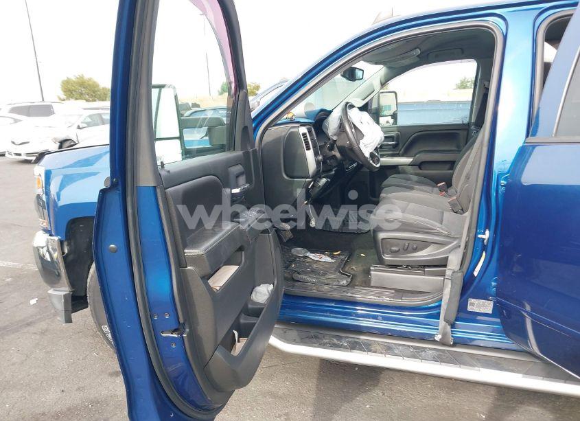 Photo 5 of 2018 Chevrolet Silverado 1500 1LT (VIN 3GCPCREC3JG414805)