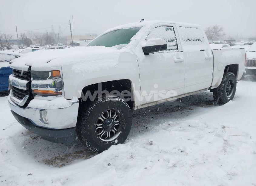 Photo 2 of 2017 Chevrolet Silverado 1500 1LT (VIN 3GCPCREC4HG442817)