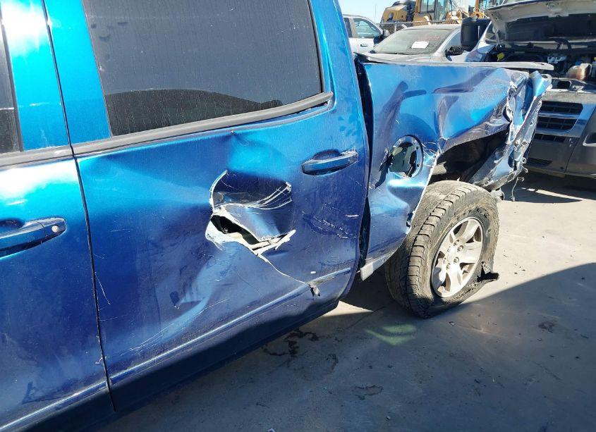 Photo 6 of 2018 Chevrolet Silverado 1500 LT (VIN 3GCPCREC4JG207632)