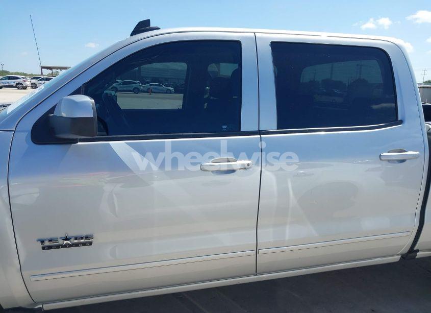 Photo 14 of 2018 Chevrolet Silverado 1500 1LT (VIN 3GCPCREC4JG214063)