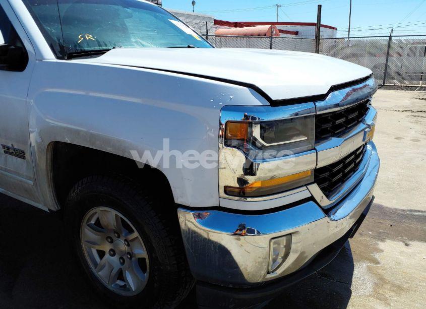 2018 Chevrolet Silverado 1500 1LT (VIN 3GCPCREC4JG366571) main photo