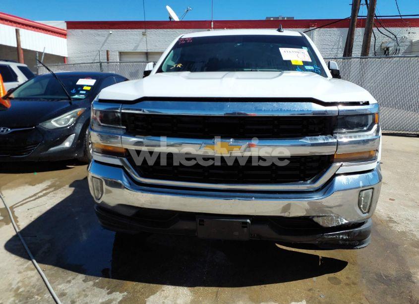 Photo 12 of 2018 Chevrolet Silverado 1500 1LT (VIN 3GCPCREC4JG366571)