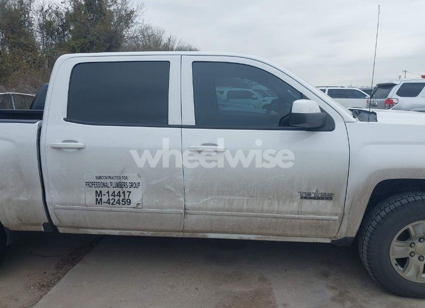 Photo 13 of 2018 Chevrolet Silverado 1500 1LT (VIN 3GCPCREC4JG366571)