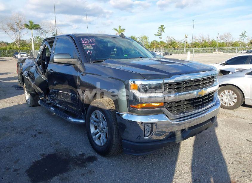 2018 Chevrolet Silverado 1500 1LT (VIN 3GCPCREC4JG574613) main photo