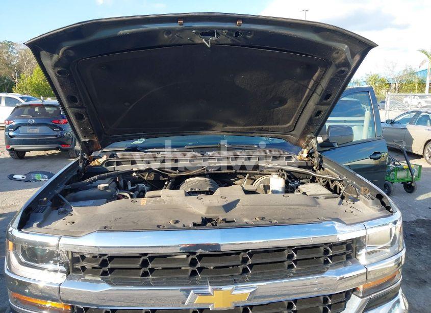 Photo 10 of 2018 Chevrolet Silverado 1500 1LT (VIN 3GCPCREC4JG574613)