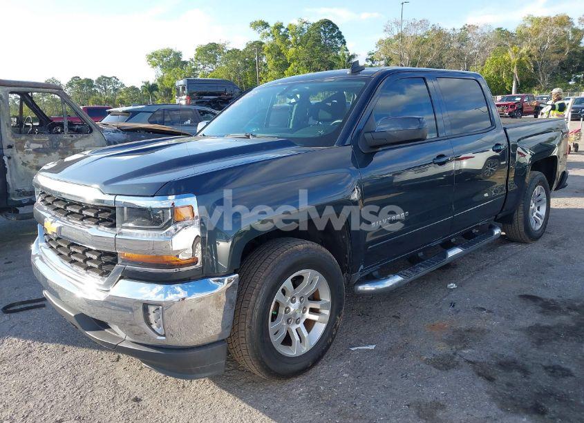 Photo 2 of 2018 Chevrolet Silverado 1500 1LT (VIN 3GCPCREC4JG574613)