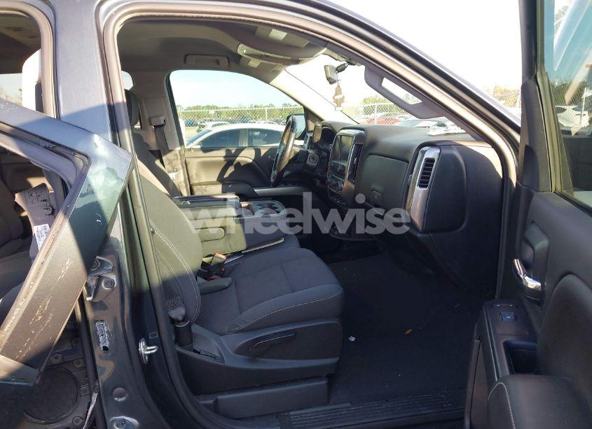 Photo 5 of 2018 Chevrolet Silverado 1500 1LT (VIN 3GCPCREC4JG574613)