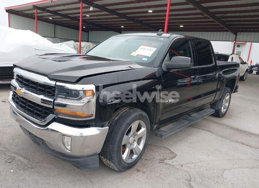 Photo 2 of 2018 Chevrolet Silverado 1500 1LT (VIN 3GCPCREC4JG637399)