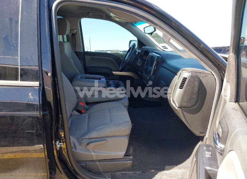 Photo 5 of 2018 Chevrolet Silverado 1500 1LT (VIN 3GCPCREC4JG637399)