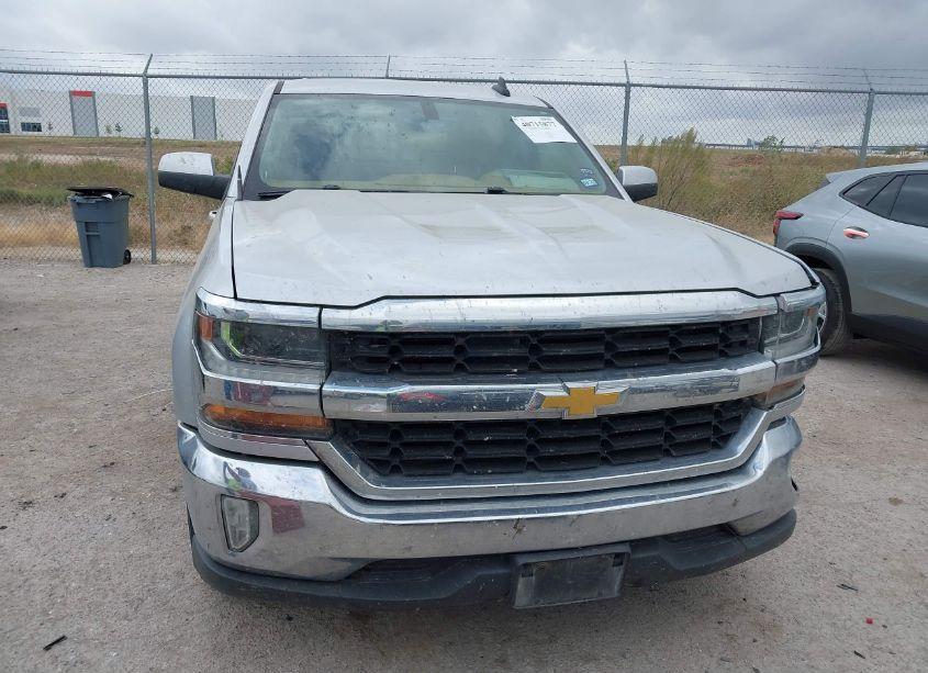 Photo 12 of 2018 Chevrolet Silverado 1500 1LT (VIN 3GCPCREC5JG108964)