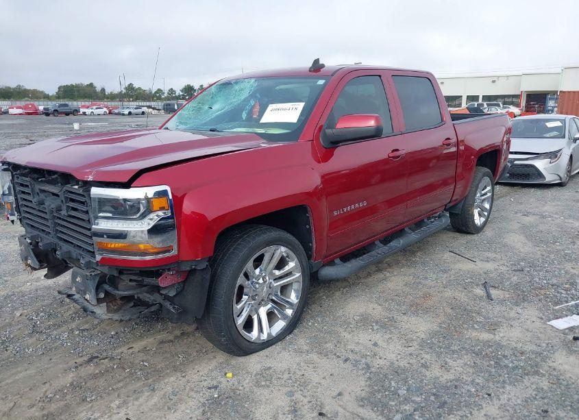 Photo 2 of 2018 Chevrolet Silverado 1500 1LT (VIN 3GCPCREC5JG251042)
