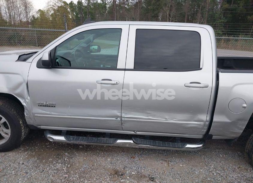 Photo 14 of 2018 Chevrolet Silverado 1500 1LT (VIN 3GCPCREC5JG490588)