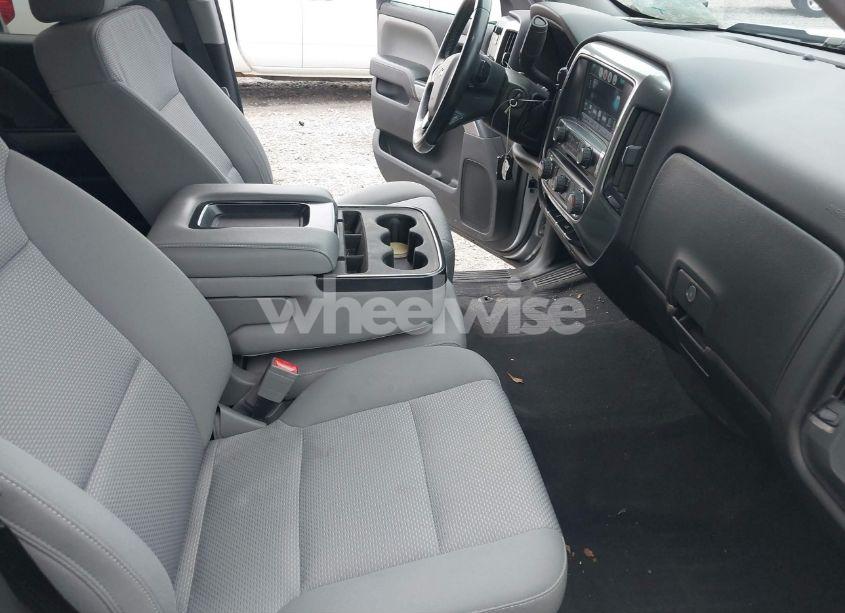 Photo 5 of 2018 Chevrolet Silverado 1500 1LT (VIN 3GCPCREC5JG490588)