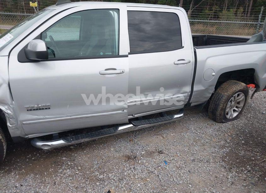 Photo 6 of 2018 Chevrolet Silverado 1500 1LT (VIN 3GCPCREC5JG490588)