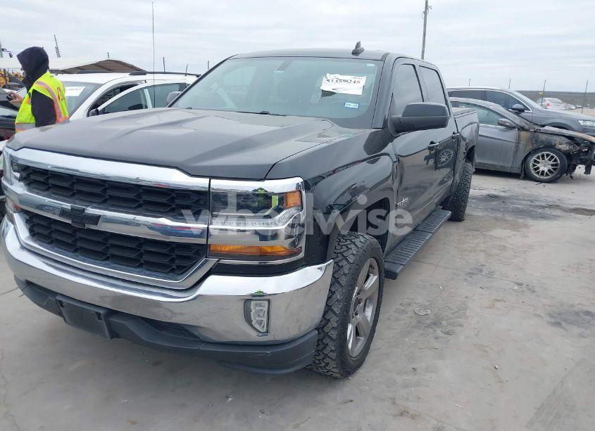 Photo 2 of 2018 Chevrolet Silverado 1500 1LT (VIN 3GCPCREC5JG597351)
