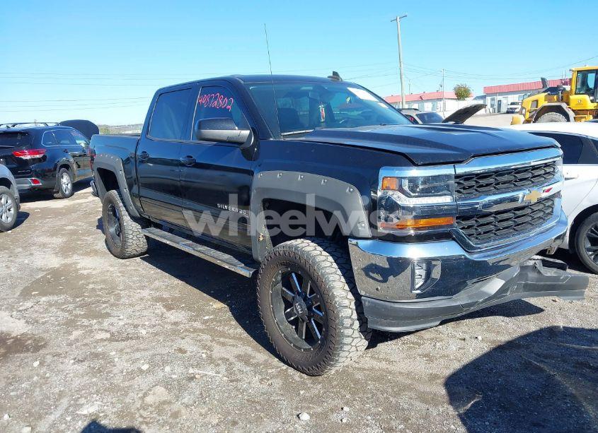 2018 Chevrolet Silverado 1500 1LT (VIN 3GCPCREC5JG611006) main photo