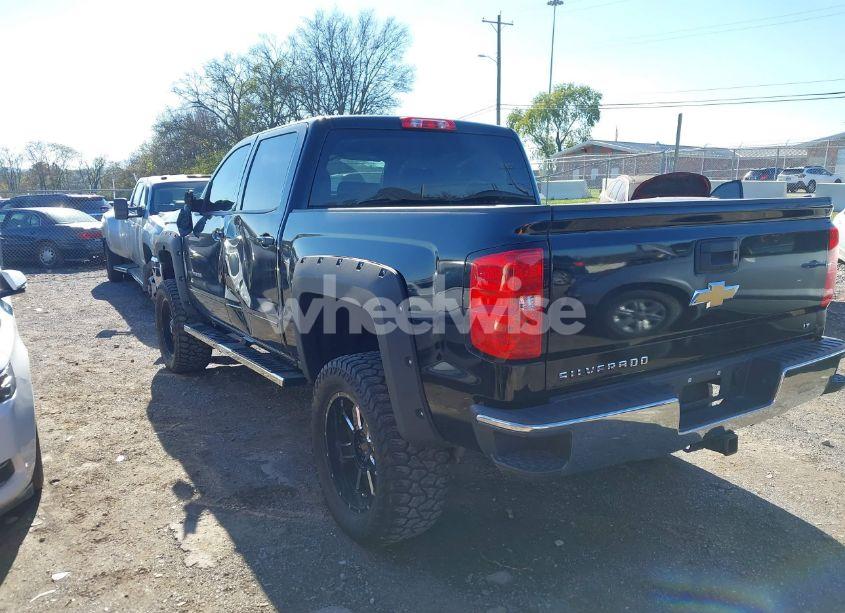 Photo 3 of 2018 Chevrolet Silverado 1500 1LT (VIN 3GCPCREC5JG611006)