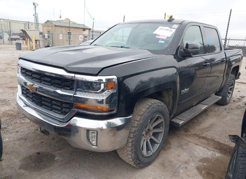Photo 2 of 2018 Chevrolet Silverado 1500 1LT (VIN 3GCPCREC6JG594040)