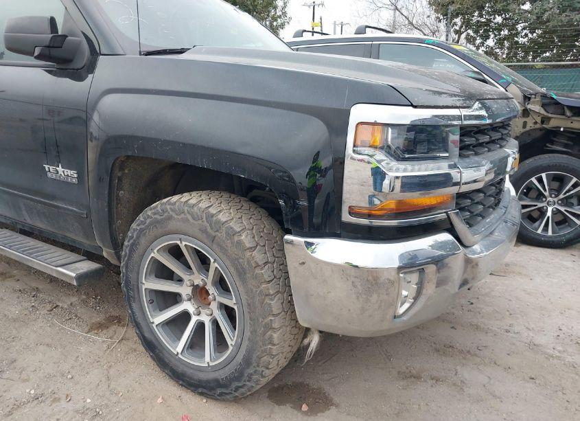 Photo 6 of 2018 Chevrolet Silverado 1500 1LT (VIN 3GCPCREC6JG594040)