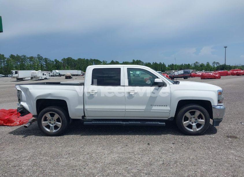 Photo 13 of 2018 Chevrolet Silverado 1500 1LT (VIN 3GCPCREC7JG111574)
