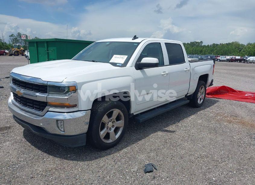 Photo 2 of 2018 Chevrolet Silverado 1500 1LT (VIN 3GCPCREC7JG111574)