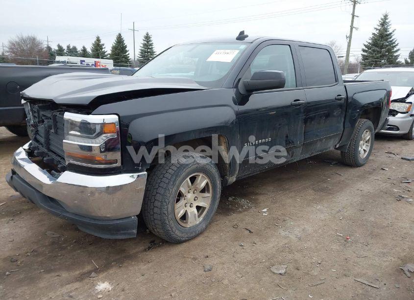 Photo 2 of 2018 Chevrolet Silverado 1500 1LT (VIN 3GCPCREC7JG127838)