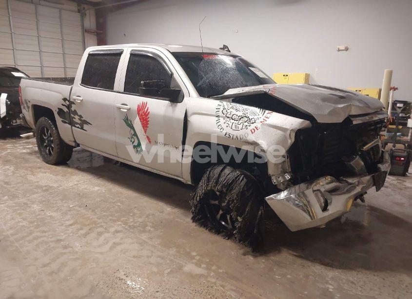 2018 Chevrolet Silverado 1500 1LT (VIN 3GCPCREC7JG164372) main photo