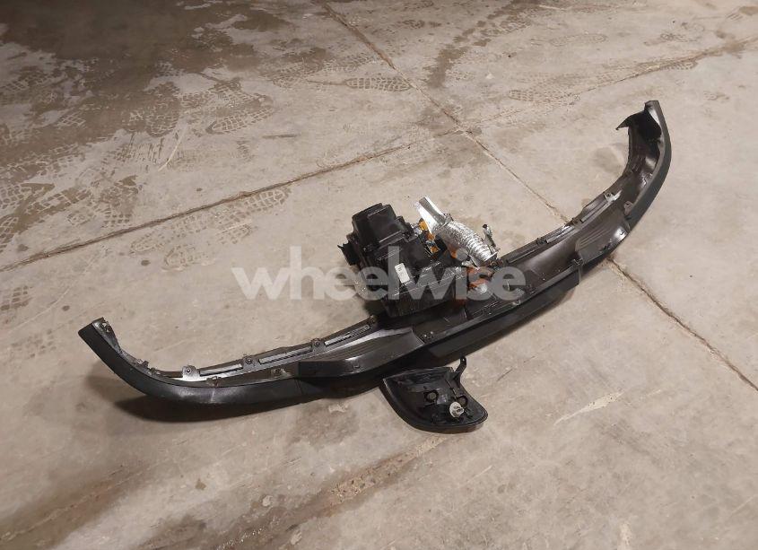 Photo 12 of 2018 Chevrolet Silverado 1500 1LT (VIN 3GCPCREC7JG164372)