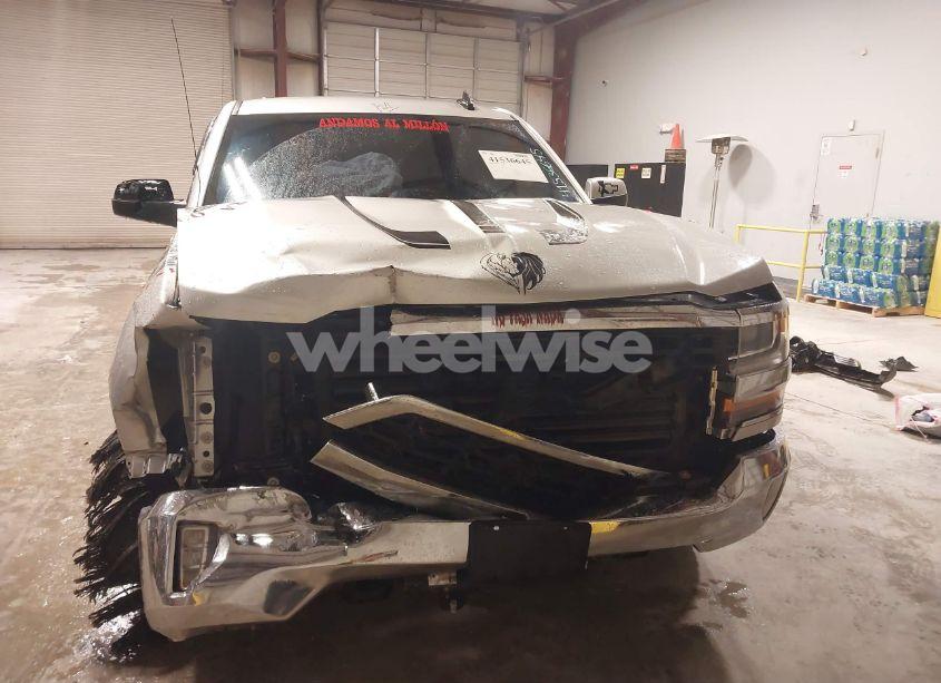 Photo 13 of 2018 Chevrolet Silverado 1500 1LT (VIN 3GCPCREC7JG164372)