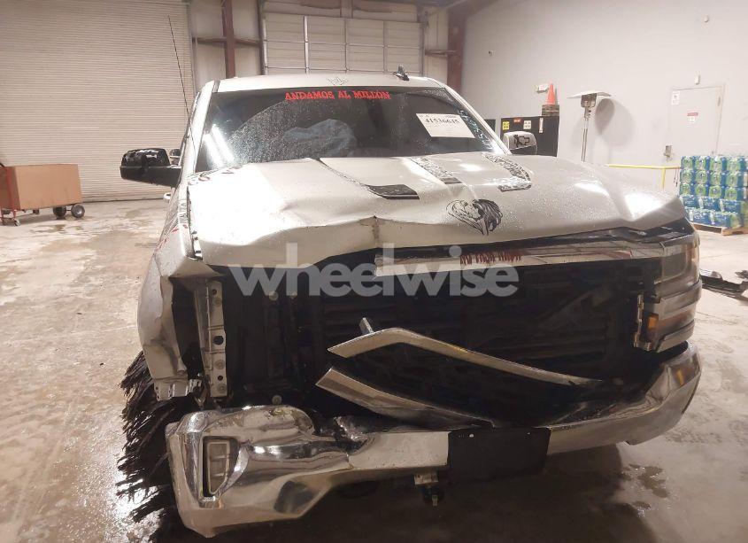 Photo 6 of 2018 Chevrolet Silverado 1500 1LT (VIN 3GCPCREC7JG164372)