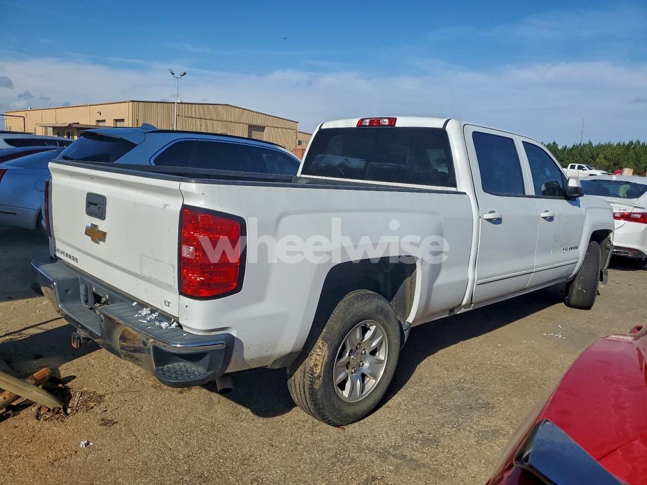 Photo 3 of 2018 CHEVROLET SILVERADO C1500 LT (VIN 3GCPCREC7JG270157)