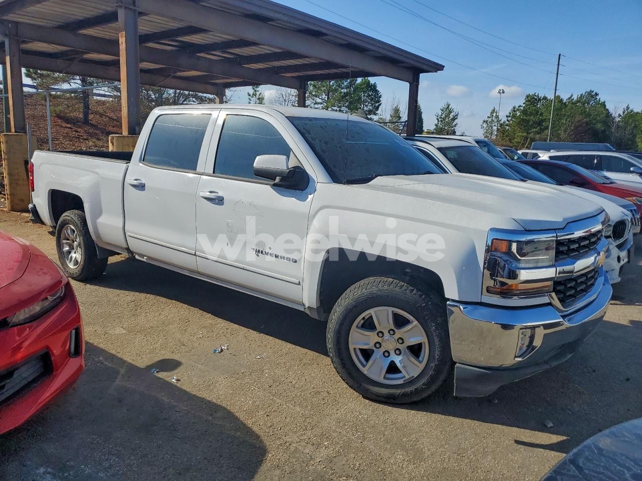 Photo 4 of 2018 CHEVROLET SILVERADO C1500 LT (VIN 3GCPCREC7JG270157)