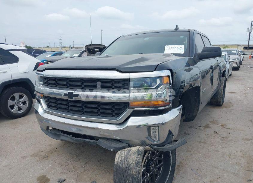 Photo 2 of 2018 Chevrolet Silverado 1500 1LT (VIN 3GCPCREC7JG441263)