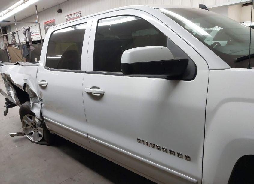 Photo 13 of 2018 Chevrolet Silverado 1500 1LT (VIN 3GCPCREC8JG264559)