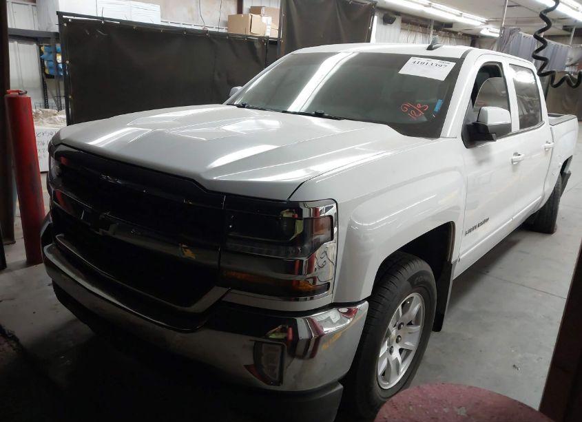 Photo 2 of 2018 Chevrolet Silverado 1500 1LT (VIN 3GCPCREC8JG264559)