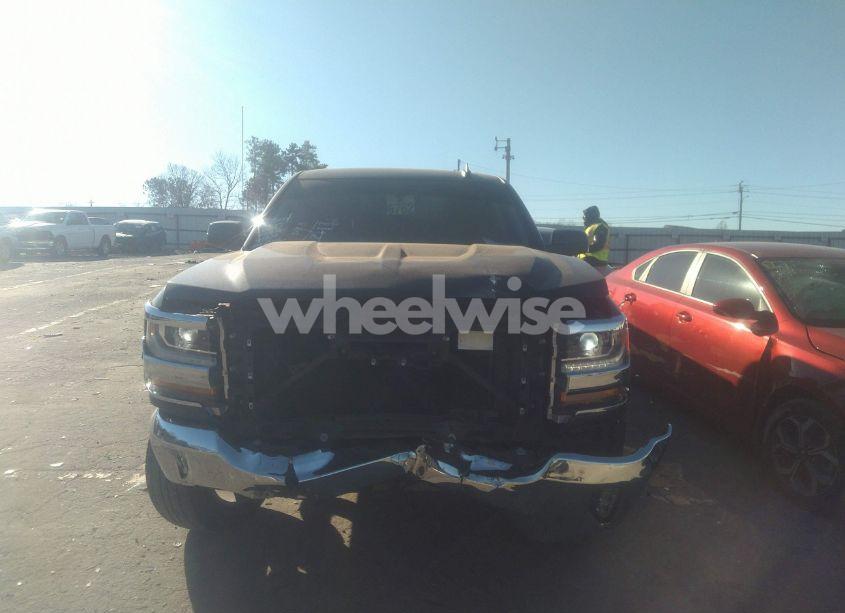 Photo 11 of 2018 Chevrolet Silverado 1500 1LT (VIN 3GCPCREC8JG393112)