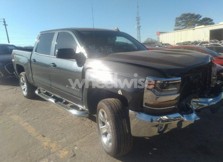 Photo 2 of 2018 Chevrolet Silverado 1500 1LT (VIN 3GCPCREC8JG393112)