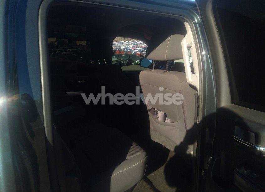 Photo 8 of 2018 Chevrolet Silverado 1500 1LT (VIN 3GCPCREC8JG393112)