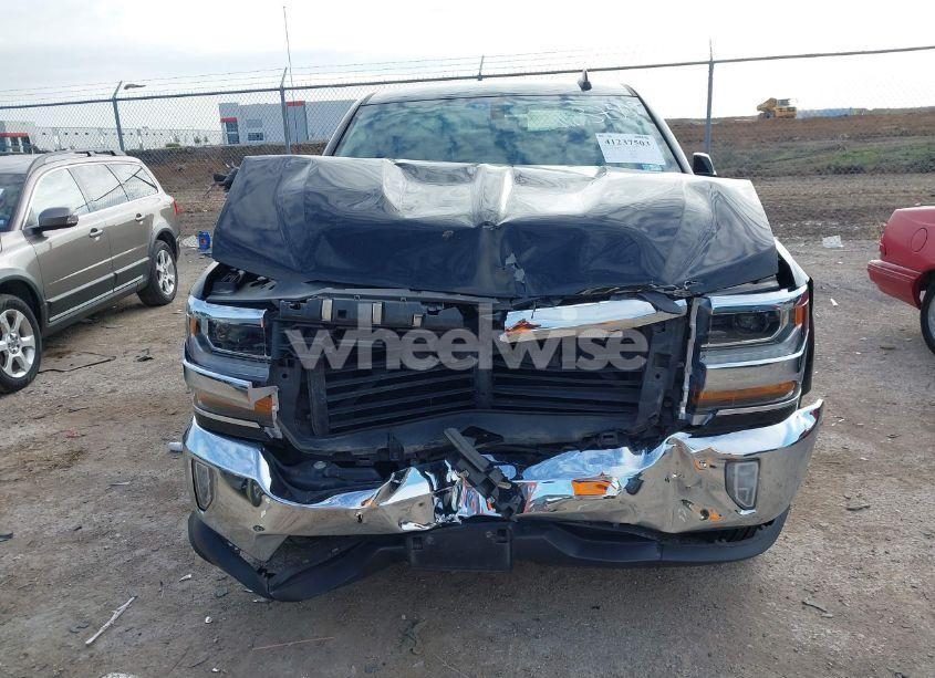 Photo 12 of 2018 Chevrolet Silverado 1500 1LT (VIN 3GCPCREC9JG465936)