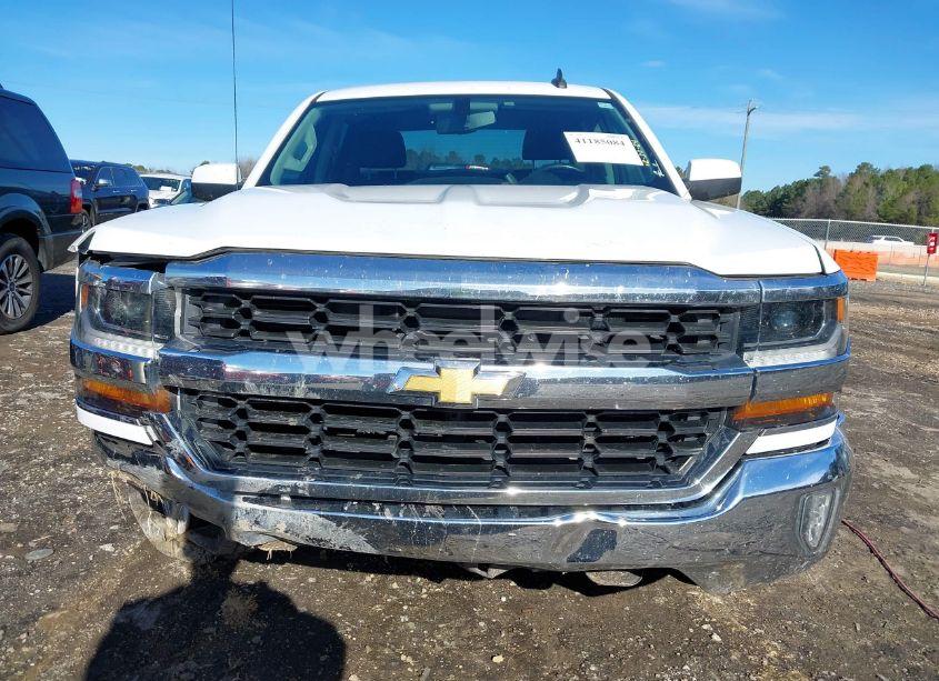 Photo 12 of 2018 Chevrolet Silverado 1500 1LT (VIN 3GCPCREC9JG548590)