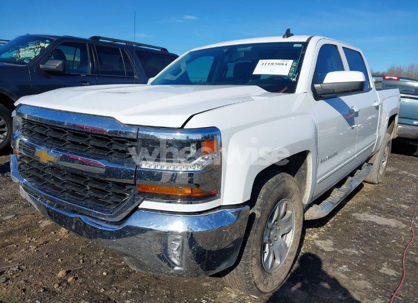 Photo 2 of 2018 Chevrolet Silverado 1500 1LT (VIN 3GCPCREC9JG548590)
