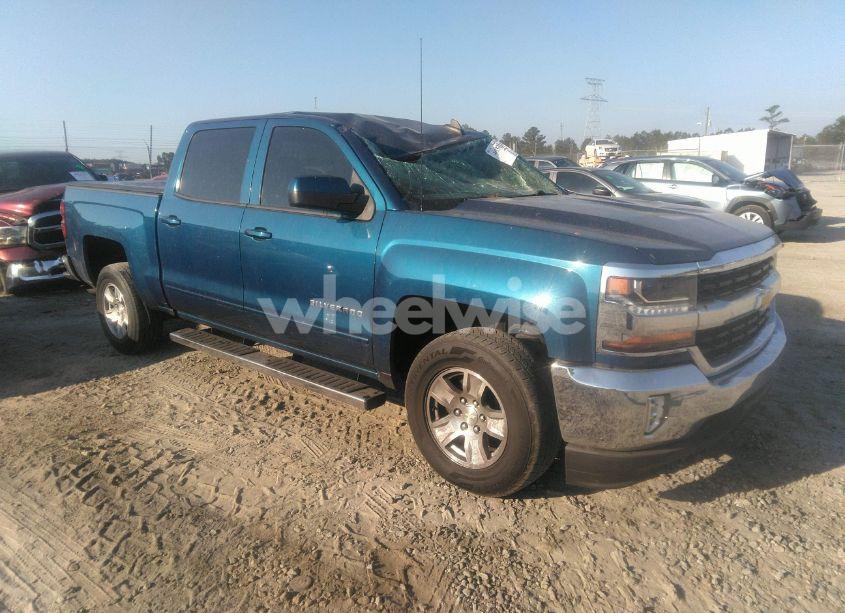 2018 Chevrolet Silverado 1500 1LT (VIN 3GCPCRECXJG222751) main photo
