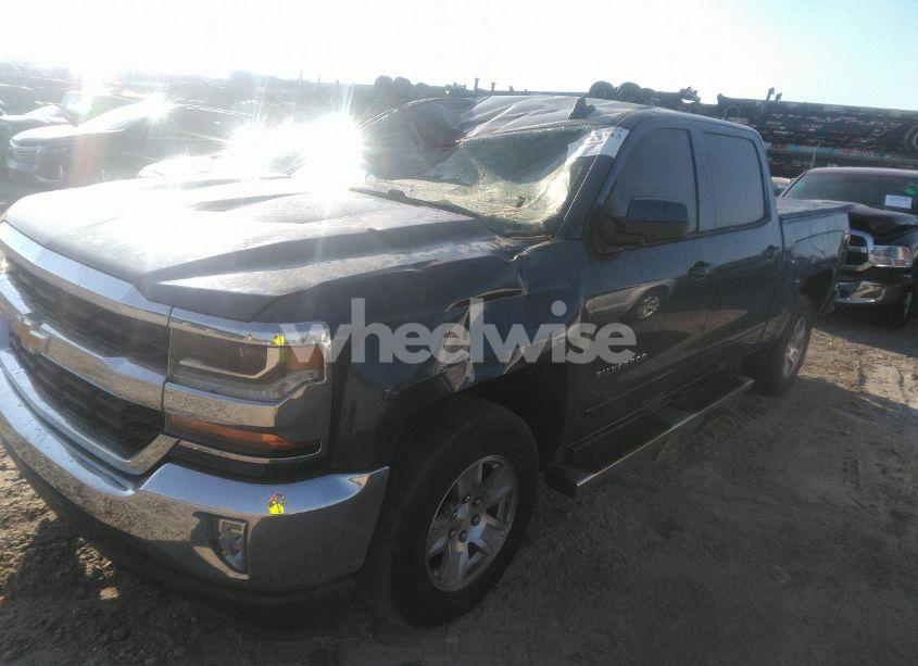 Photo 2 of 2018 Chevrolet Silverado 1500 1LT (VIN 3GCPCRECXJG222751)