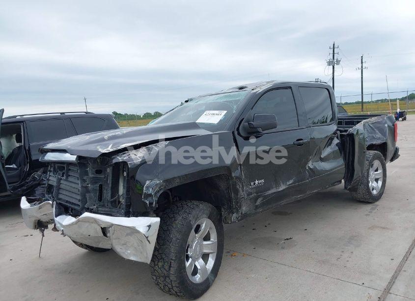 Photo 2 of 2018 Chevrolet Silverado 1500 1LT (VIN 3GCPCRECXJG384430)