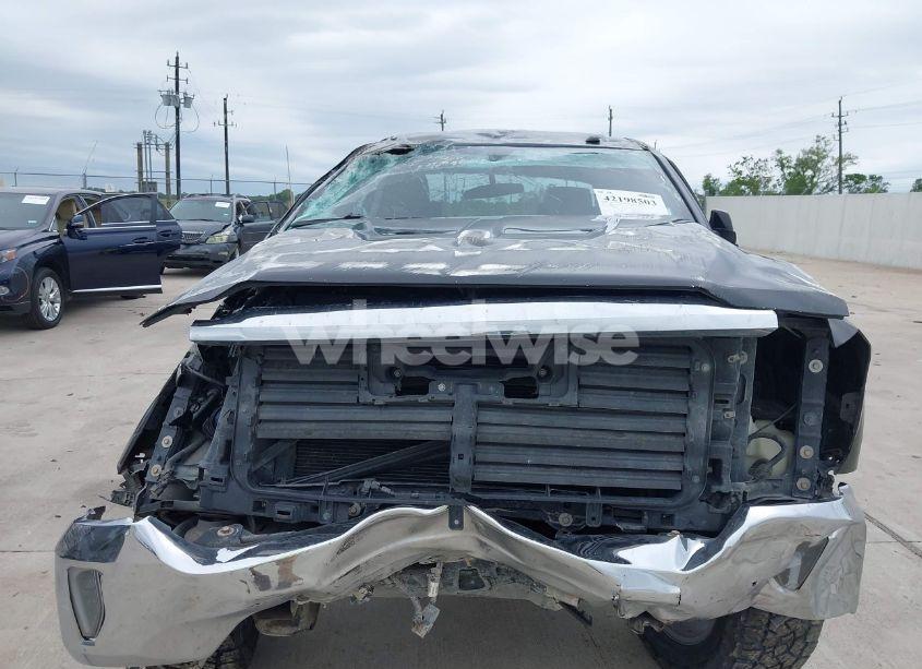 Photo 6 of 2018 Chevrolet Silverado 1500 1LT (VIN 3GCPCRECXJG384430)